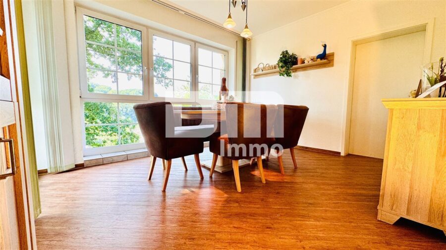 Hochklassiges Einfamilienhaus mit Einliegerwohnung in Bestlage auf großem Traumgrundstück - EG Flur / Diele / Offener Essbereich